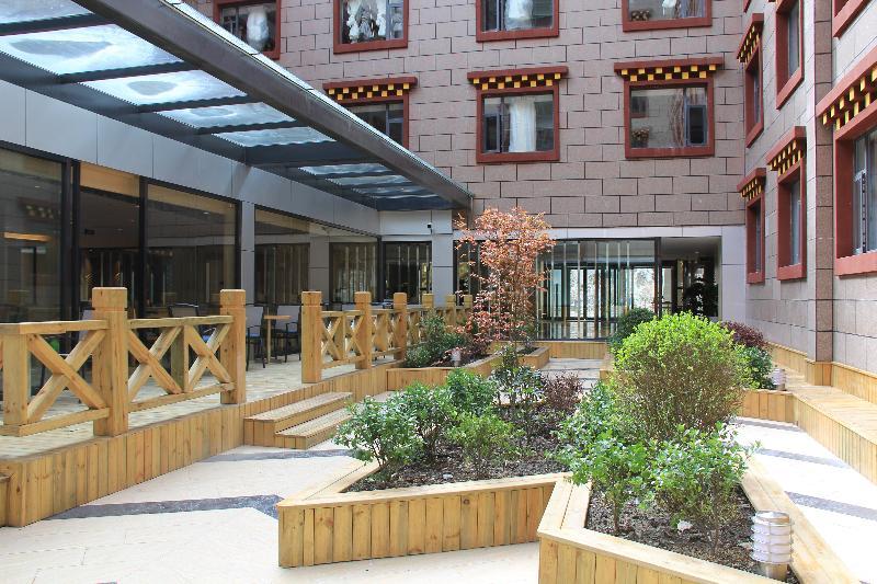 Holiday Inn Express Daocheng Yading, An Ihg Hotel Exterior foto